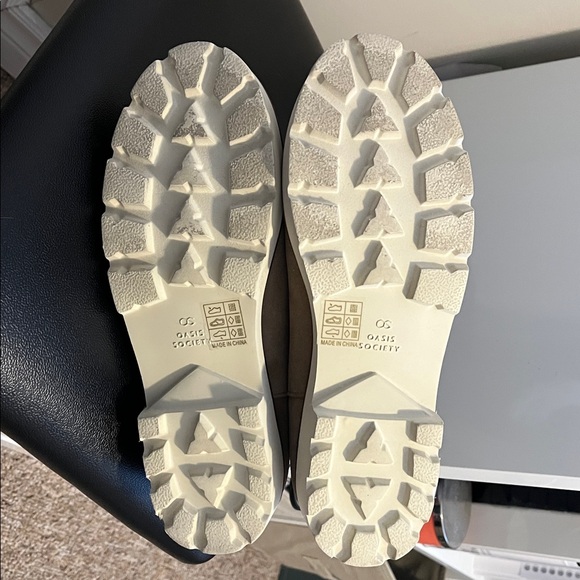 Chelsea Boot - Picture 2 of 3